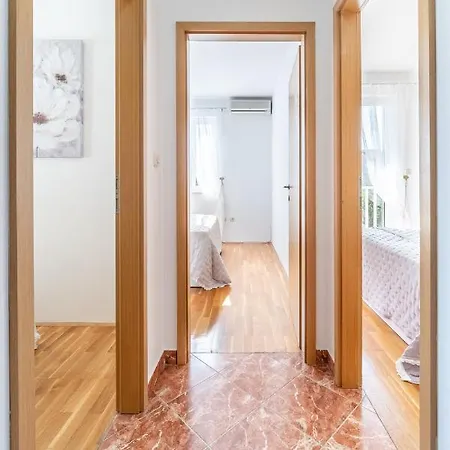 Mia 公寓 苏提万